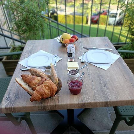 Bed and Breakfast Les Pierres Folles Rozier-en-Donzy Exterior foto