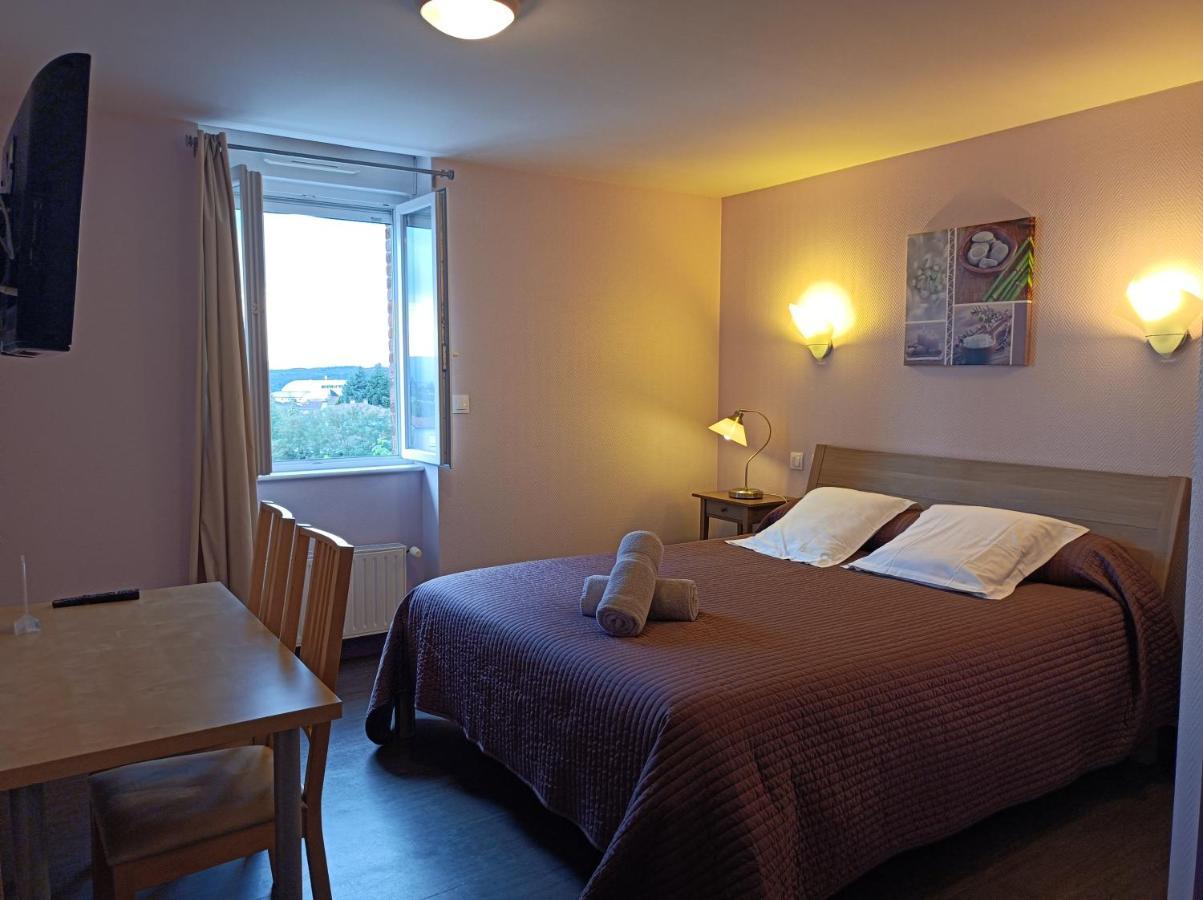 Bed and Breakfast Les Pierres Folles Rozier-en-Donzy Exterior foto
