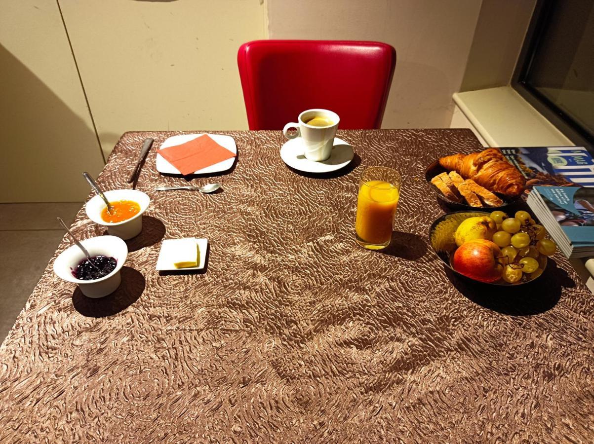 Bed and Breakfast Les Pierres Folles Rozier-en-Donzy Exterior foto